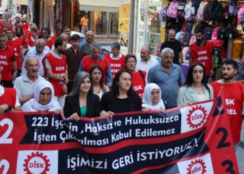 İşten çıkarılan işçilerin eylemi devam ediyor