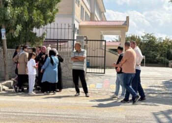 Wan’da öğretmenlere saldırı
