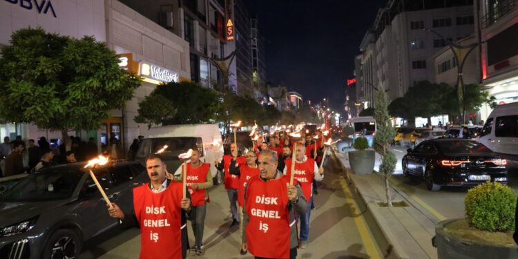 58 gündür direnen işçilerden meşaleli yürüyüş
