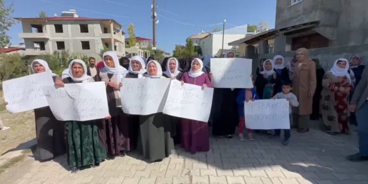 Mahalleye doğal gaz isteyen halktan yürüyüşlü protesto