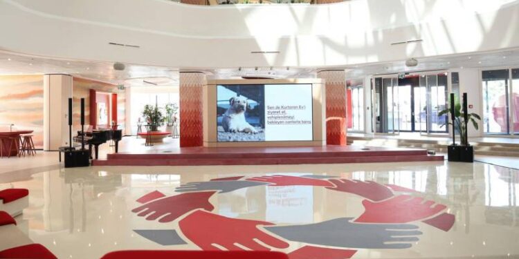 190 bini aşkın öğrenci, yenilenmiş sınıflarda eğitim görmeye başladı