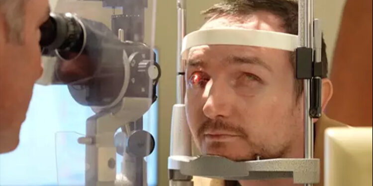 20 yıl sonra görmeye başladı