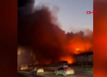 8 kamyon, 2 tır ve 4 forklift yandı