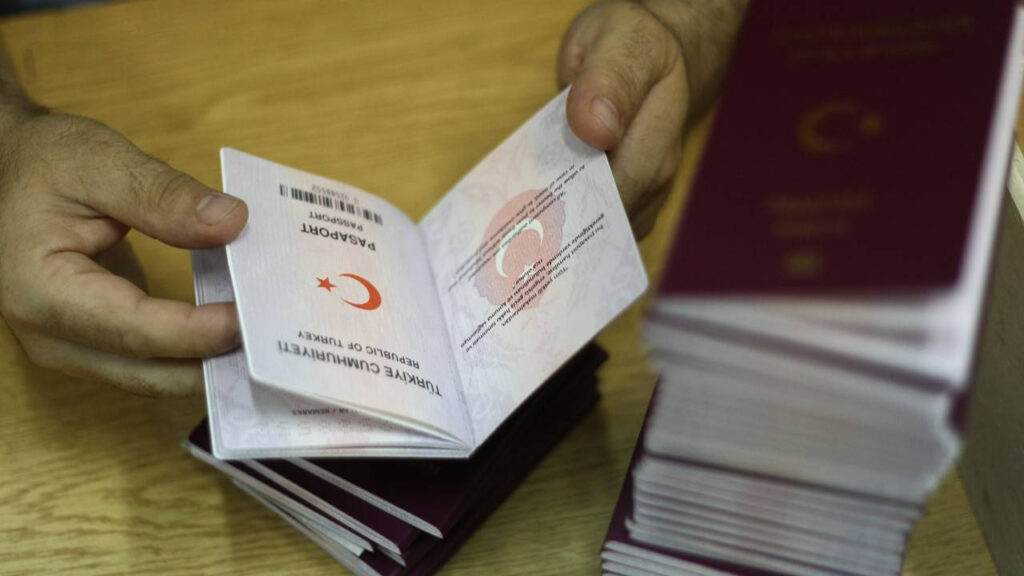 ABD Vizesinde Kriz! Tüm Evraklar Hazır Olsa Bile Türkler Gidemiyor... En Erken Randevu Tarihi Haziran 2027