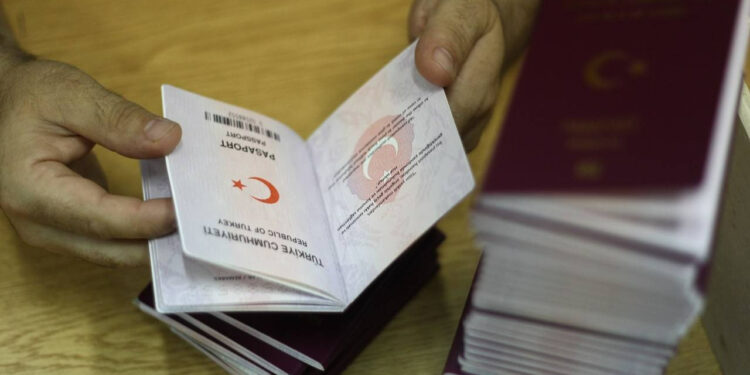 ABD Vizesinde Kriz! Tüm Evraklar Hazır Olsa Bile Türkler Gidemiyor... En Erken Randevu Tarihi Haziran 2027