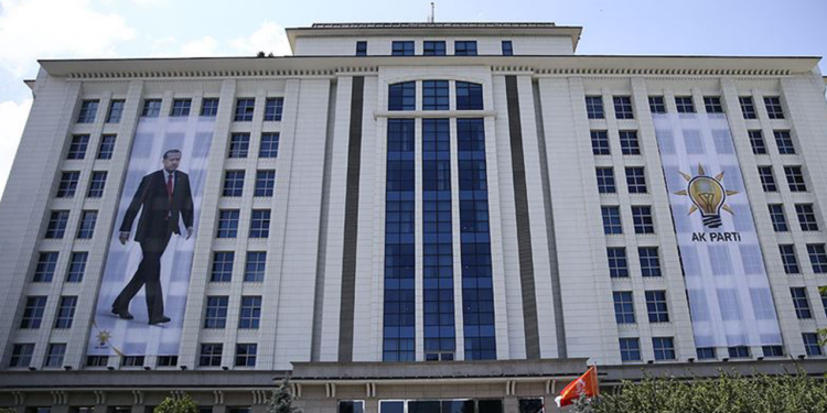 AKP’de İstifa Dalgası! 1 İl Başkanı Daha Görevden Ayrıldı