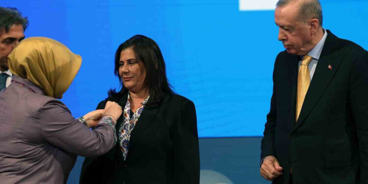 AKP'ye Geçen Özlem Çerçioğlu'ndan Şok Sözler! Bu İddia Çok Konuşulacak: 'Önceliğim Onu İçeri Attırmak'