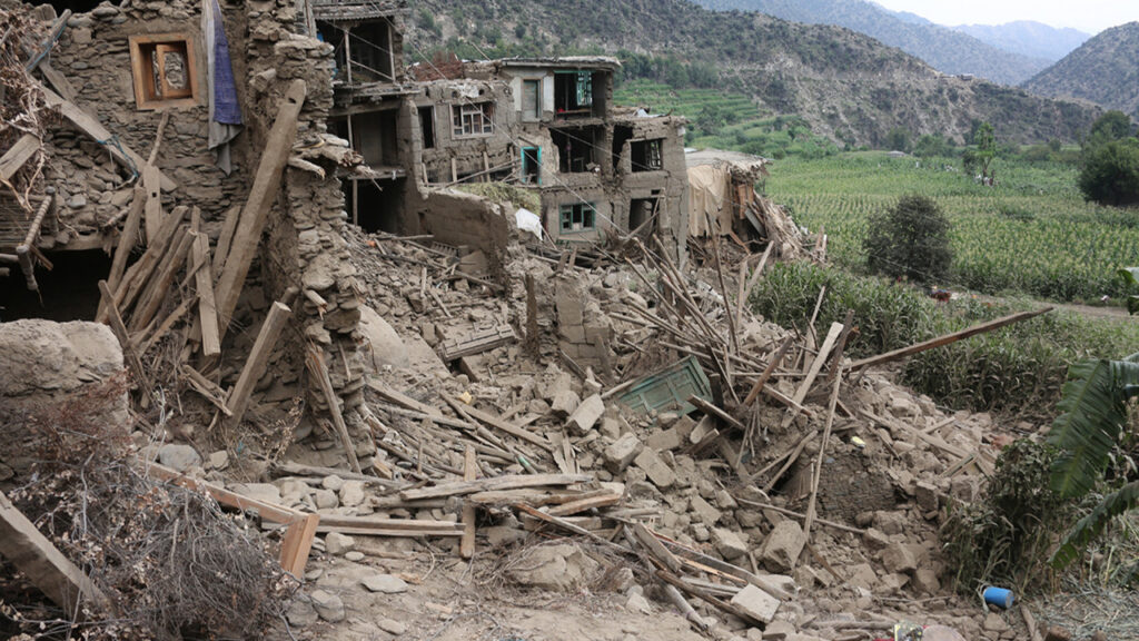 Afganistan'da Bir Şiddetli Deprem Daha