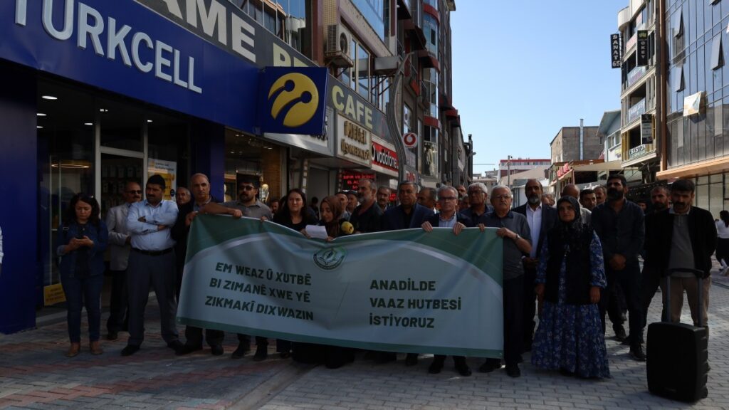 'Anadilde vaaz ve hutbe istiyoruz'
