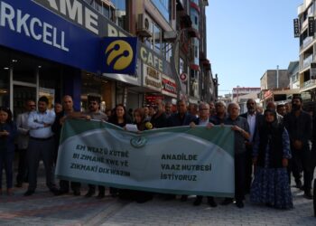 'Anadilde vaaz ve hutbe istiyoruz'