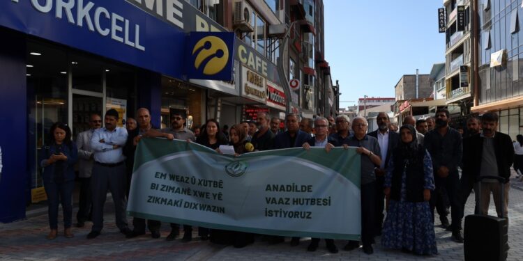 'Anadilde vaaz ve hutbe istiyoruz'