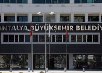 Antalya Büyükşehir Belediyesi'ne yönelik "rüşvet" operasyonunda 5 kişi tutuklandı