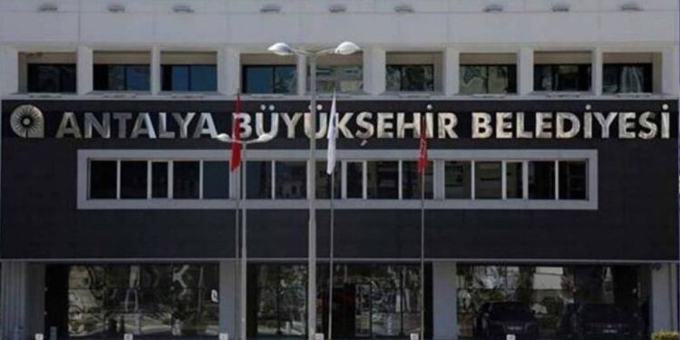 Antalya Büyükşehir Belediyesi'ne yönelik "rüşvet" operasyonunda 5 kişi tutuklandı
