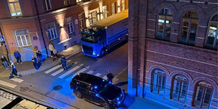 Avrupa'nın Kalbinde Patlama! Halka Uyarı Mesajı Gönderildi