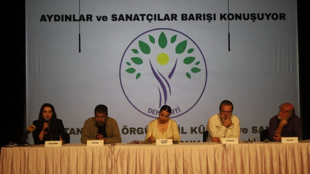 Aydın ve sanatçılar süreci tartıştı