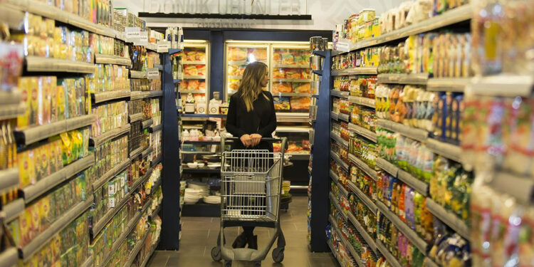 Bakan Bolat Yeşil Işık Yaktı: Marketler Pazar Günü Kapalı mı Olacak?