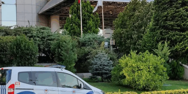 Bayrampaşa Belediyesi’ne operasyon; gözaltındaki 48 kişi adliyeye sevk edildi