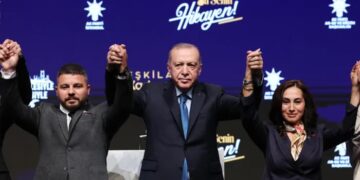 Beykoz Belediye Başkan Vekili Gürzel AKP’ye katıldı