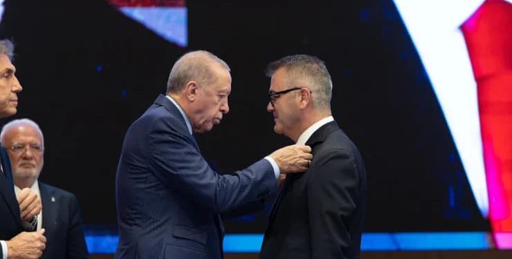 Biri CHP’den iki belediye başkanı daha AKP’ye katıldı