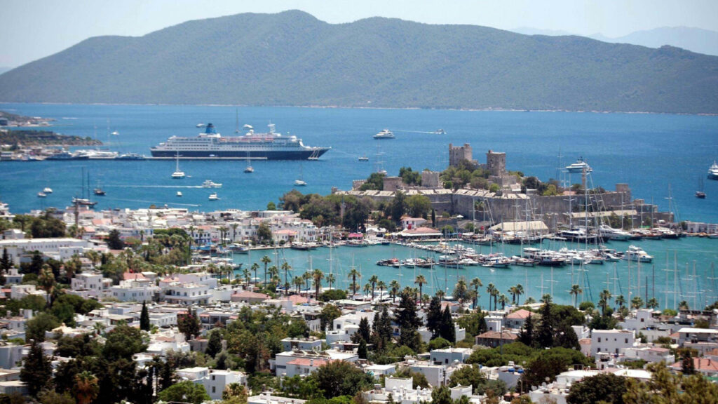 Bodrum'da "sarı yaz" hareketliliği; otellerdeki doluluk yüzde 80'e ulaştı!