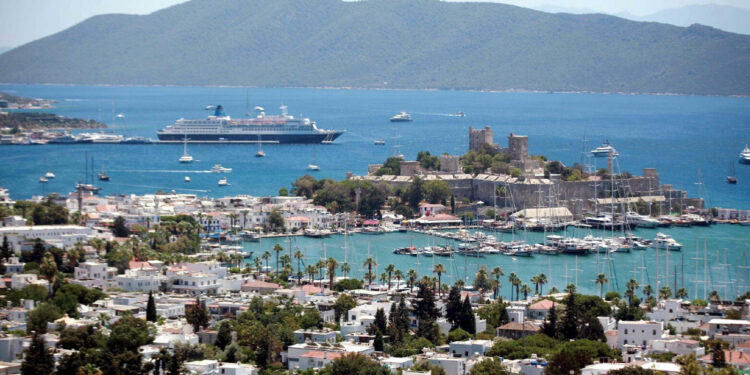 Bodrum'da "sarı yaz" hareketliliği; otellerdeki doluluk yüzde 80'e ulaştı!