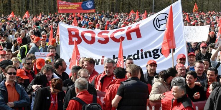 Bosch Almanya’da 13 bin çalışanını işten çıkarıyor