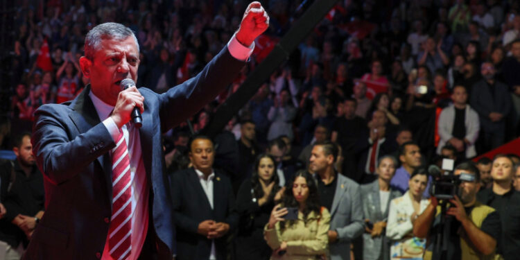 Bütün CHP’lileri İstanbul’daki baba ocağına davet ediyorum, Cumhuriyet'e saldıranlara karşı duracağız!