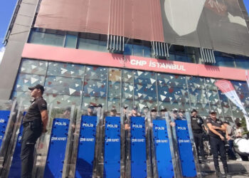 CHP, İstanbul İl Başkanlığı Binasını Kapatıyor