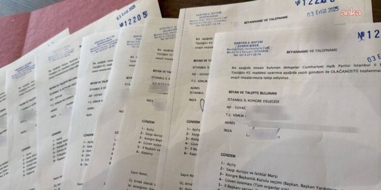 CHP İstanbul İl Kongresi delegeleri, olağanüstü kongrenin toplanması talebiyle noterde imza verdi