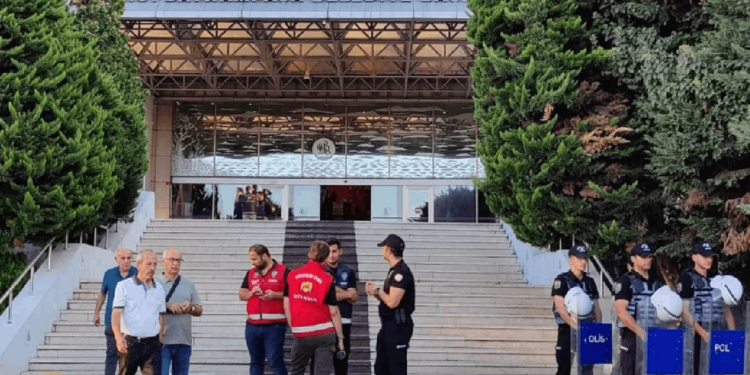 CHP'den Bir İstifa Daha... Bayrampaşa'da Dengeler Değişti