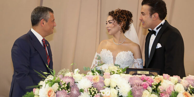 CHP'li Vekillerin Mutlu Günü: Özgür Özel Nikah Şahidi Oldu