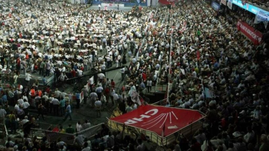 CHP’nin olağanüstü kurultayı başladı: Tek aday Özel