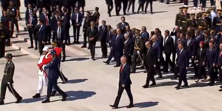CNN Türk muhabiri Arda Erdoğan'dan "Başkomutan Erdoğan" açıklaması: Sehven kullandım, kasıt yoktur