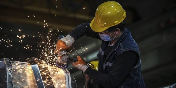 Çalışan kişi başına üretim ikinci çeyrekte yüzde 1,4 arttı