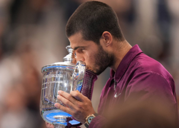 Carlos Alcaraz, Trump’ın katılımı nedeniyle gecikmeli başlayan finalde 2. kez ABD Açık şampiyonu oldu