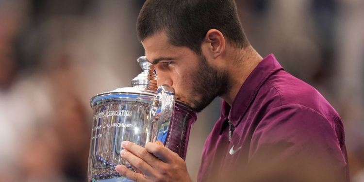 Carlos Alcaraz, Trump’ın katılımı nedeniyle gecikmeli başlayan finalde 2. kez ABD Açık şampiyonu oldu
