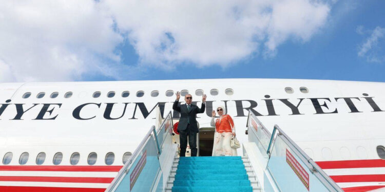 Cumhurbaşkanı Erdoğan, Katar'da! Arap Ligi Olağanüstü Zirvesi'ne Katılacak