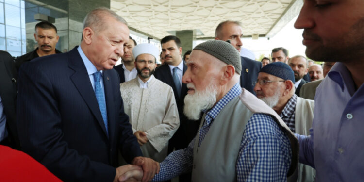 Cumhurbaşkanı Erdoğan, Kılıç’ı Son Yolculuğuna Uğurladı