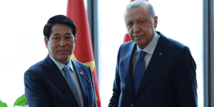 Cumhurbaşkanı Erdoğan Vietnam Devlet Başkanı ile Bir Araya Geldi