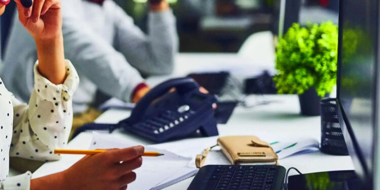 Devletin En Yoğun Hattı: Her Gün 17 Bin Yardım Talebi... Türkiye’de Yoksulluk Telefon Başında