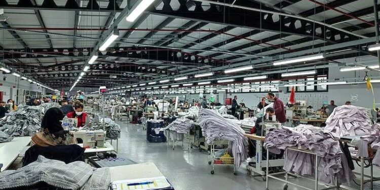 Enflasyon altında kalan sektör, zammı etikete yansıtıyor; hazır giyimde 2026’da en az yüzde 30 artış bekleniyor
