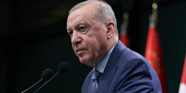 Erdoğan’dan CHP ile ilgili gündem olacak açıklamalar: Mutlak butlan, AKP’ye katılımlar