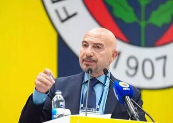 Fenerbahçe Başkan Adayı Hakan Bilal Kutlualp, adaylıktan Sadettin Saran lehine çekildiğini açıkladı
