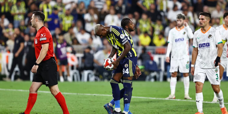 Fenerbahçe Maçında 'Biletsiz Seyirci' Skandalı! Bir Kişi Tutuklandı