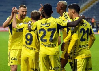 Fenerbahçe ile Antalyaspor Kadıköy'de Karşı Karşıya Geliyor