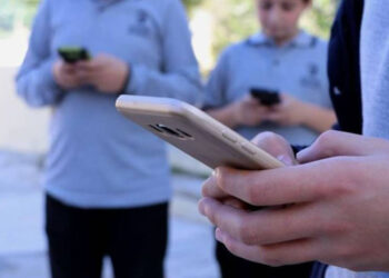 Fransa'da Okullarda Yeni Dönem: Cep Telefonu Yasaklandı! 'Halk Sağlığı Meselesi...'