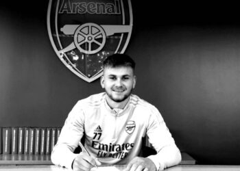 Futbol Dünyasını Sarsan Ölüm! Daha 21 Yaşındaydı: Maç Sırasında Beton Duvara Çarpan Arsenal’ın Eski Yıldızı Hayatını Kaybetti