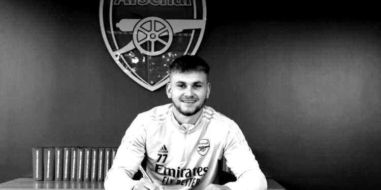 Futbol Dünyasını Sarsan Ölüm! Daha 21 Yaşındaydı: Maç Sırasında Beton Duvara Çarpan Arsenal’ın Eski Yıldızı Hayatını Kaybetti