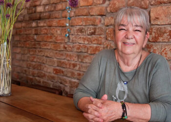 Geceleri aydınlatan bilge deniz feneri gibiydi...