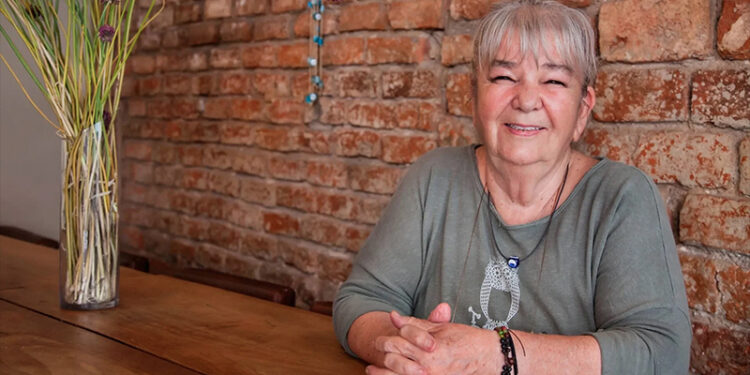 Geceleri aydınlatan bilge deniz feneri gibiydi...